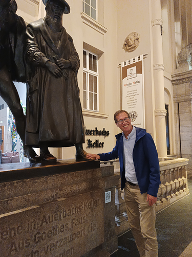 During his studies in Leipzig from 1765 to 1768, Goethe often spent time in his student pub Auerbachs Keller. It was here, where he was inspired to write his world-famous work ‘Faust’. His main characters therefore greet all visitors as a statue in front of the entrance to the cellar. People say, whoever touches Faust's foot experiences happiness.